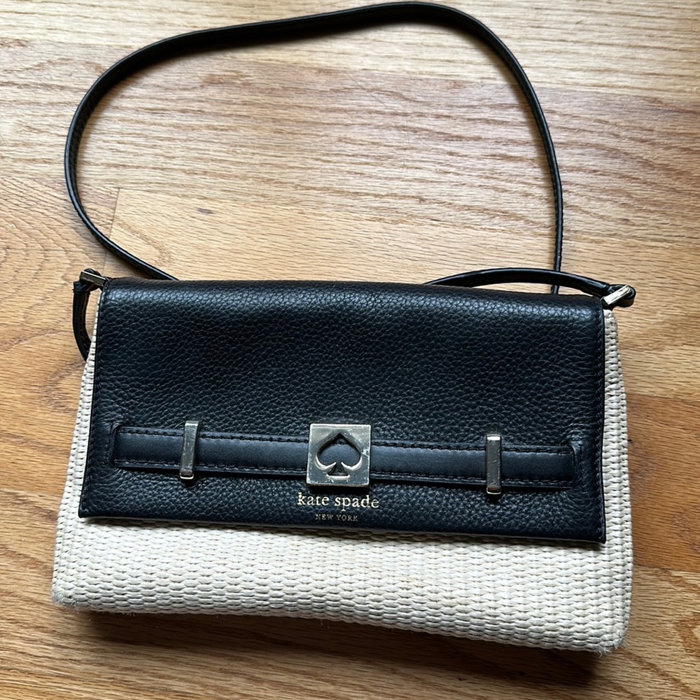 Used in great condition straw Kate spade bag